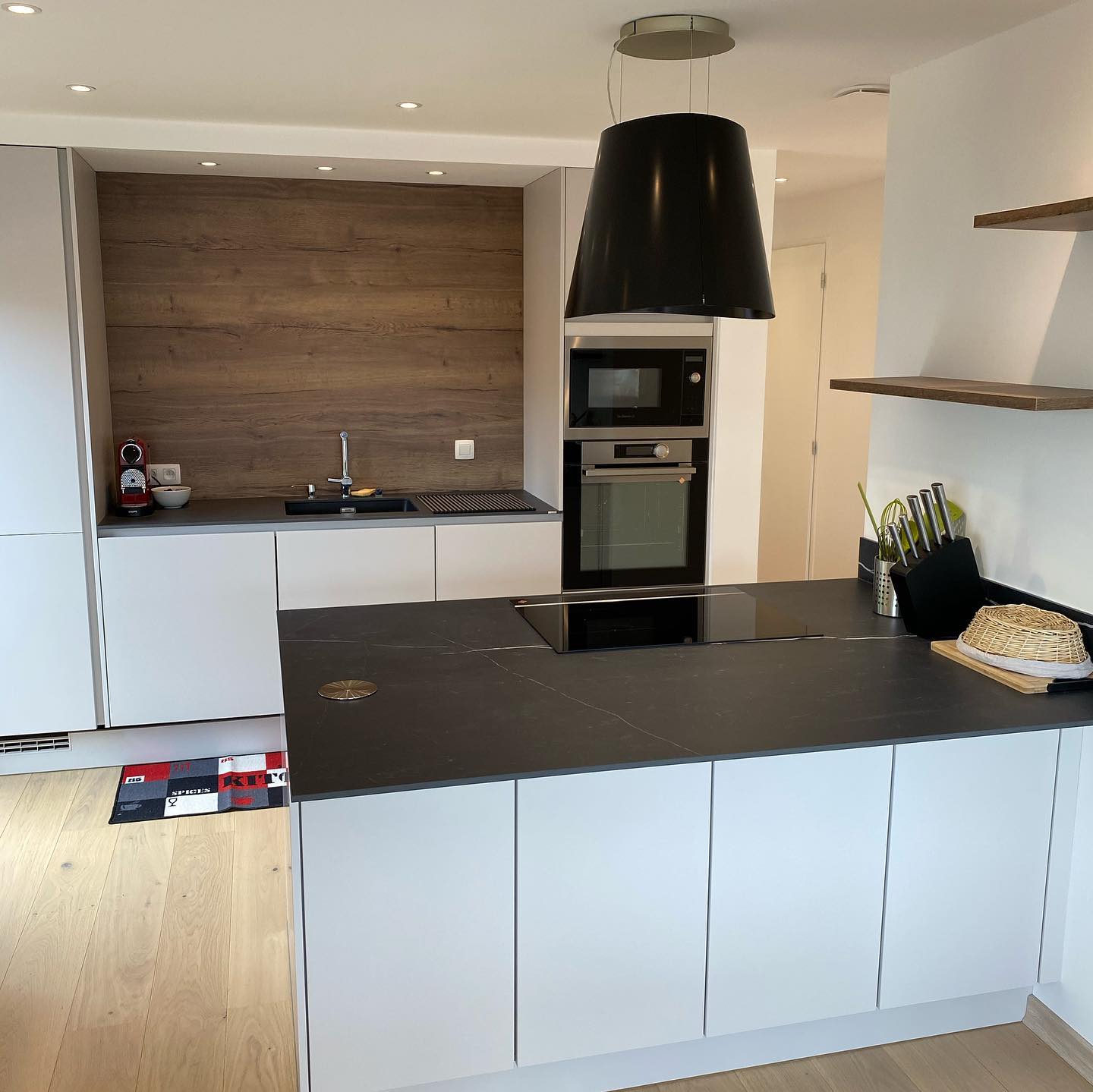 Photo d'une cuisine aménagée en sur mesure - Mont-Blanc Renov'All