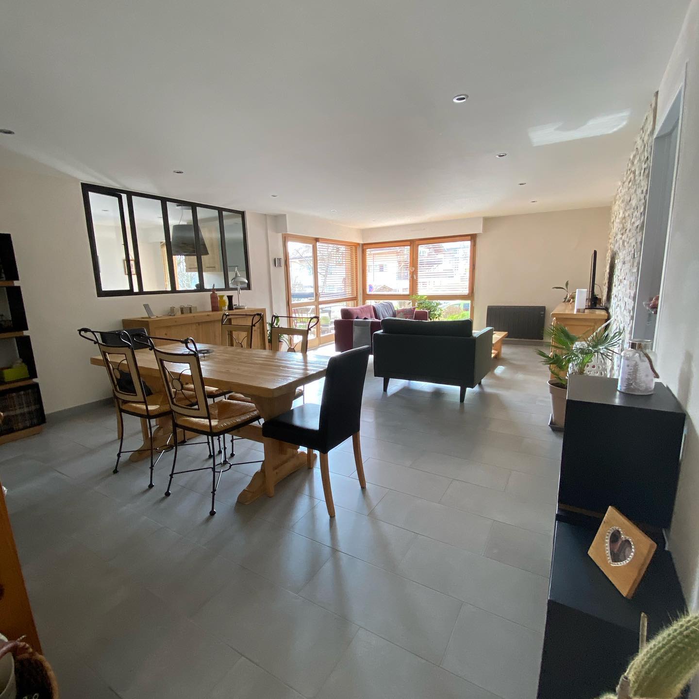 Photo d'un salon aménagé par la société Mont-Blanc Renov'All