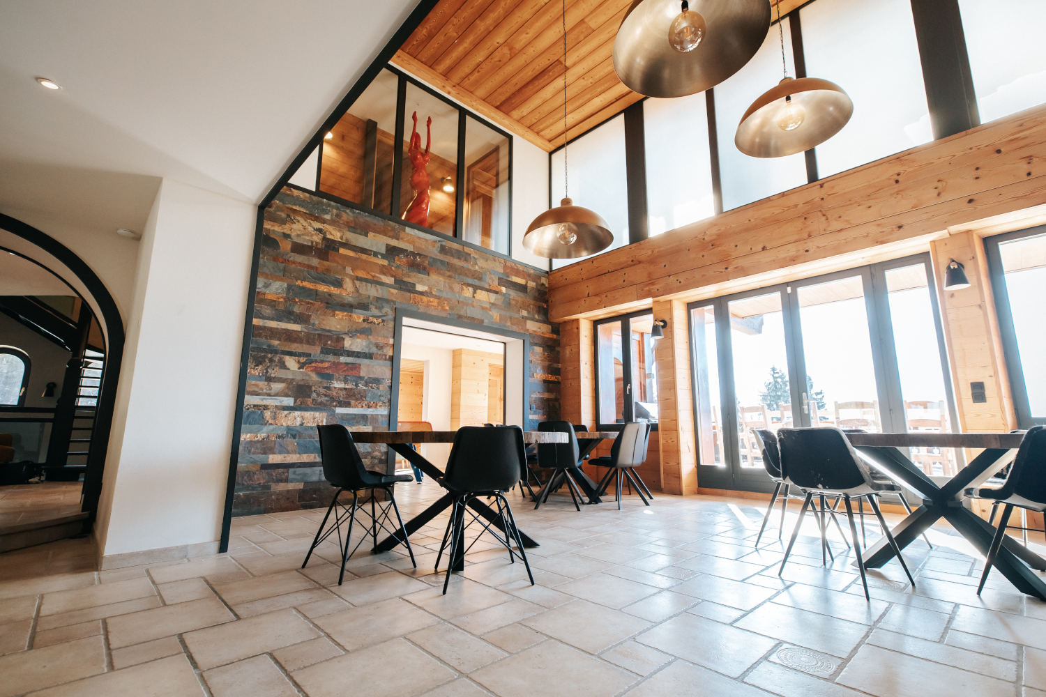 Photo de l'espace de vie d'un chalet construit et aménagé par la société Mont-Blanc Renov'All à Sallanches