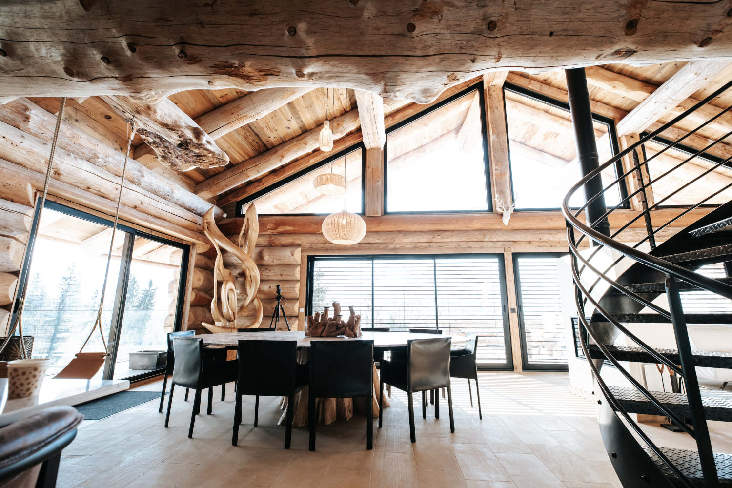 Photo d'une grande salle à manger d'un chalet à Sallanches