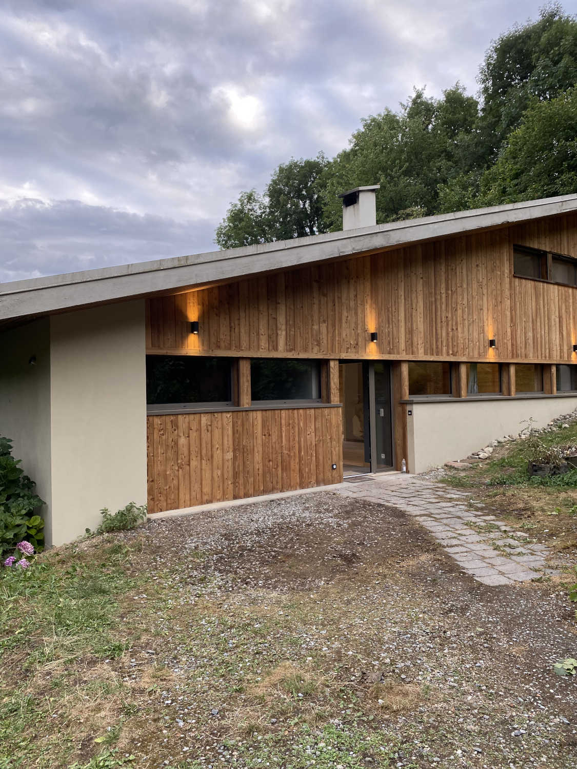 Photo d'une rénovation extérieure d'une maison