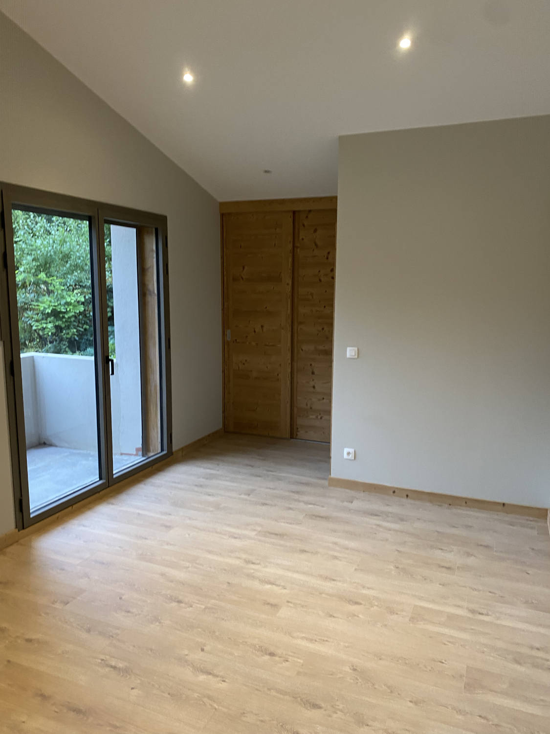 Photo de l'intérieur d'une maison après les travaux de rénovation