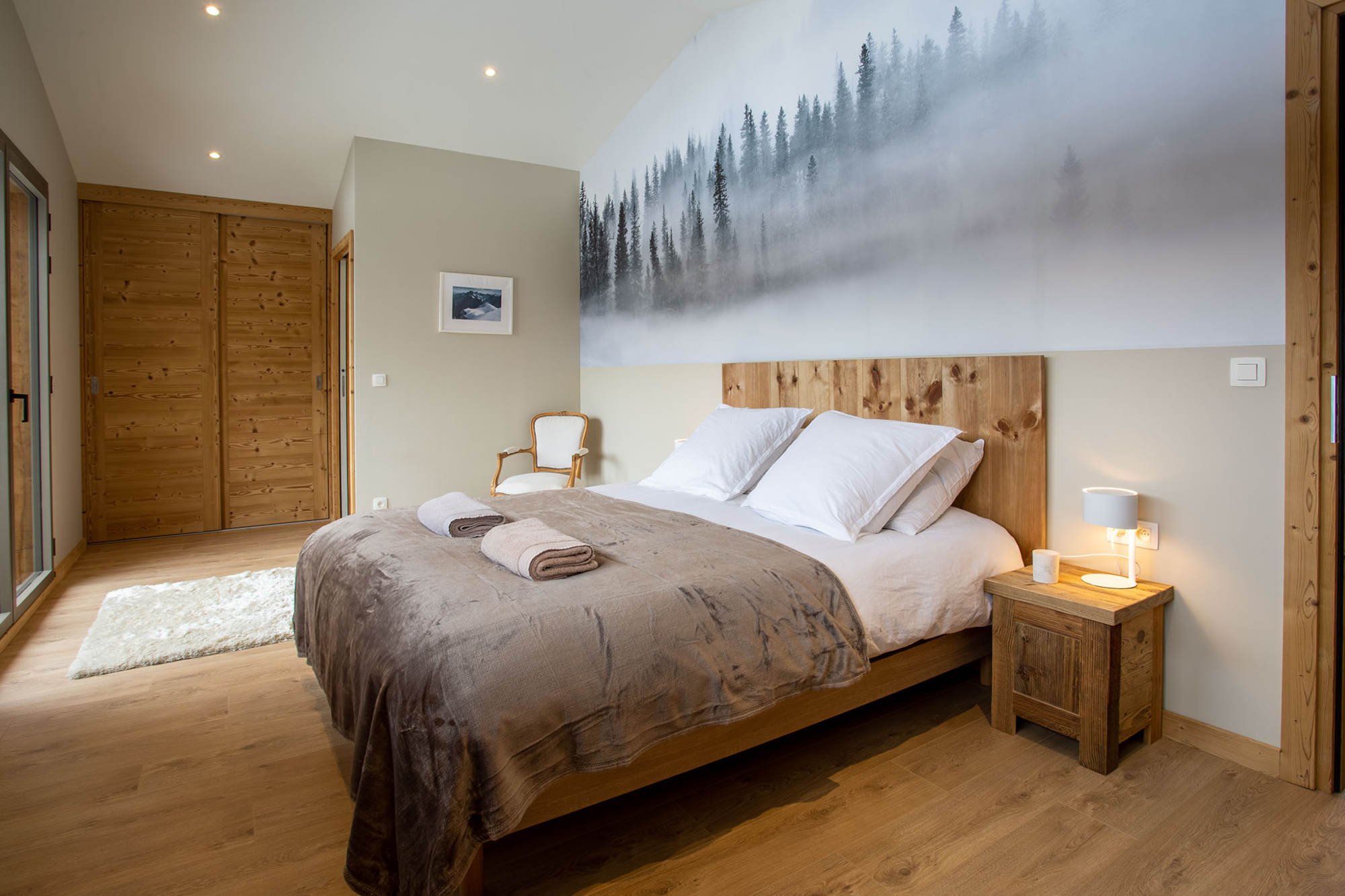 Photo d'une chambre d'un chalet en bois